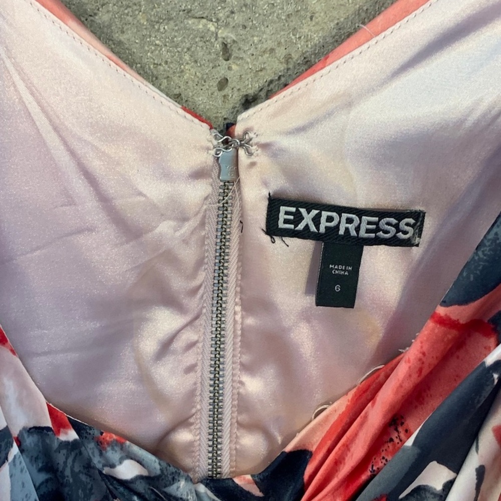 Express Mini Dress w Ruching & Zip Back - Picture 3 of 5